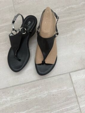 b. makowsky Black Leather T-Strap Slingback Sandals